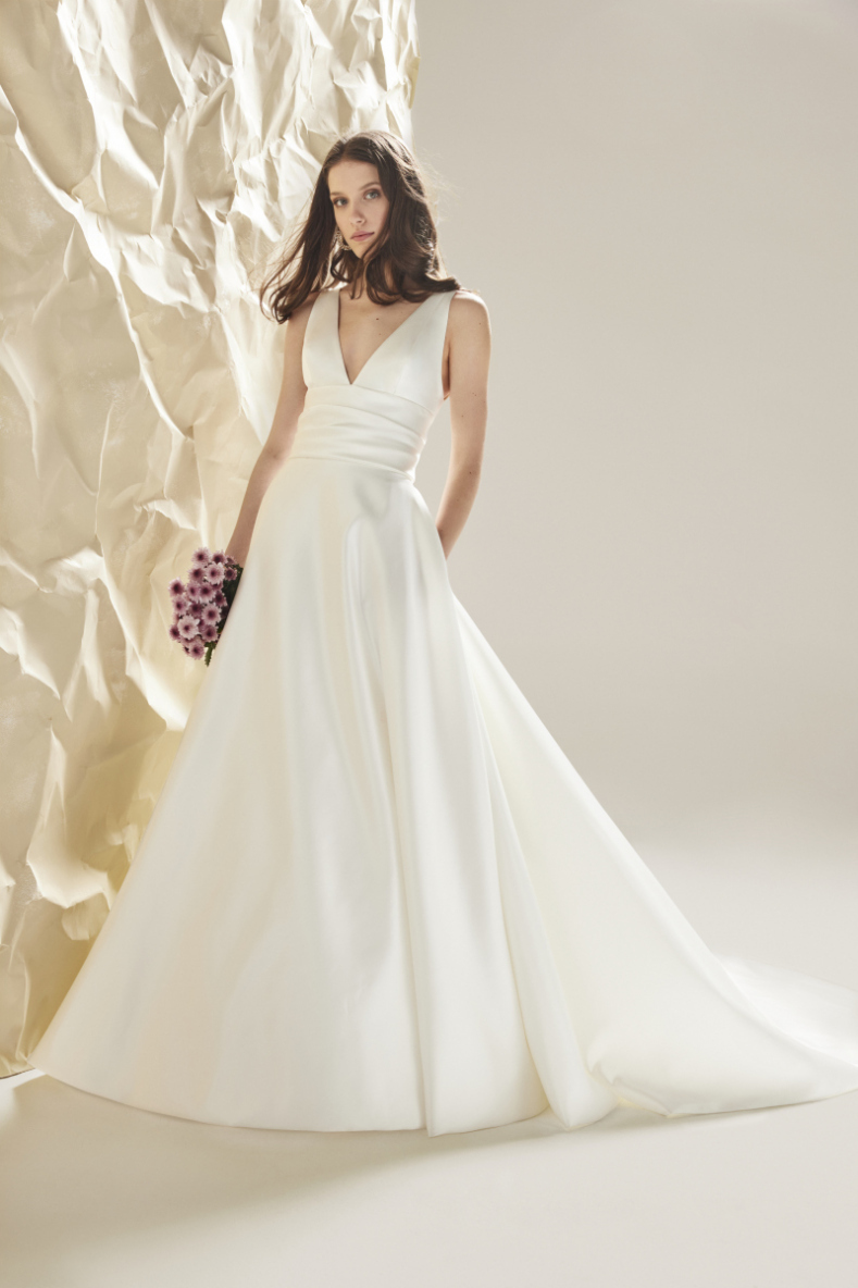Jesus peiro wedding dress cost on sale