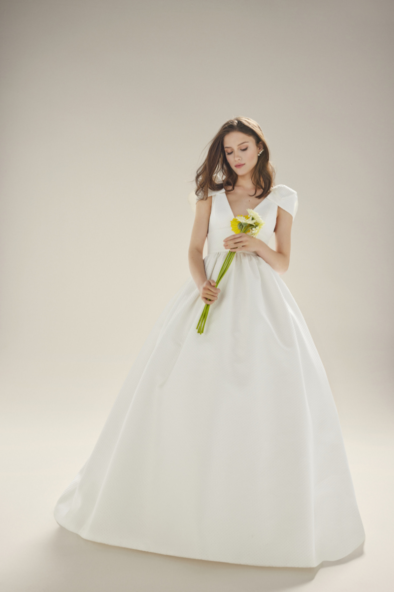 Jesus peiro shops wedding dress cost