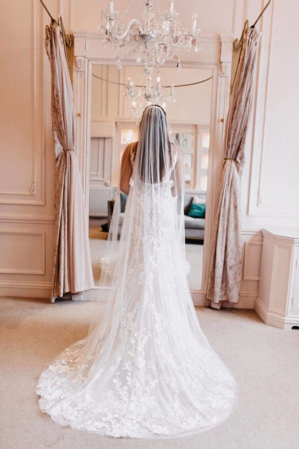 The Charlotte veil has a classic tulle with a raw edge. Don't miss out on our gorgeous range of veils. Click to shop.